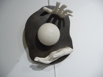 'Jeu de ballon'- Grès chamotté noir et blanc 
